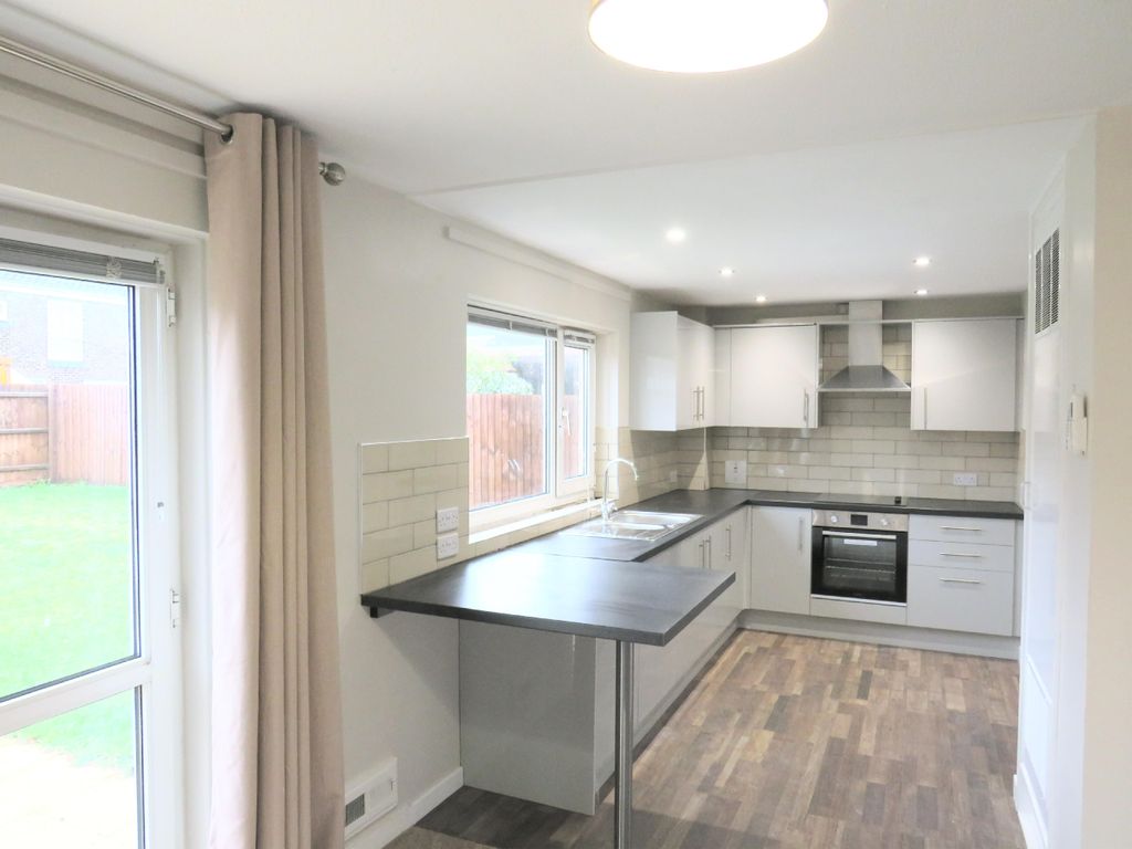 Property photo 3 of 11 Kitchen