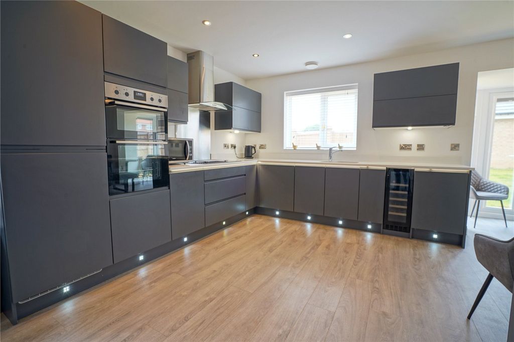 Property photo 2 of 26 Picture No. 16