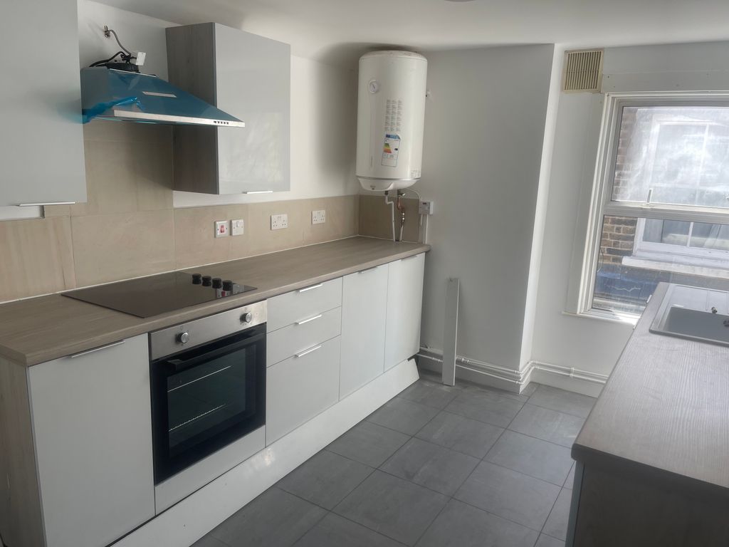 Property photo 3 of 8 Kitchen