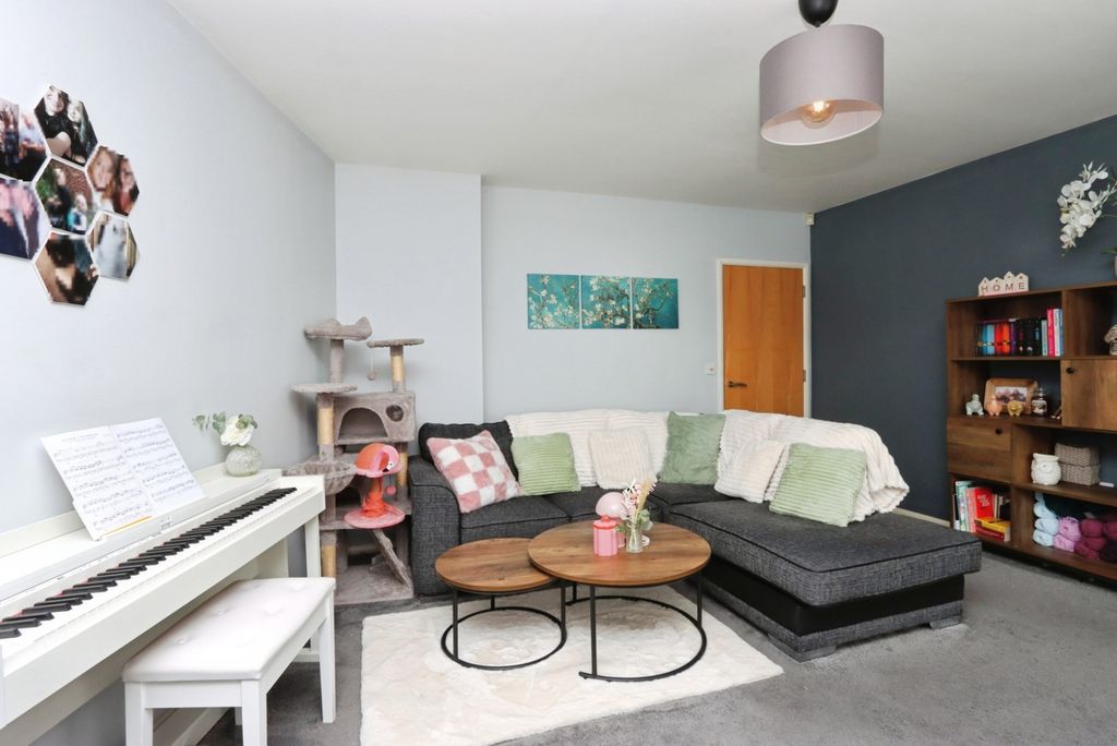 Property photo 3 of 18 Pbox-Img.Jpg