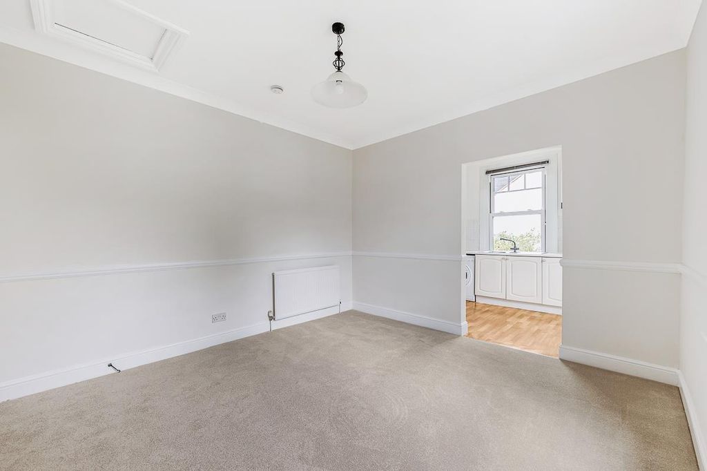 Property photo 3 of 12 Low Res - Flat 3 - 38 Fauconberg Road (2).Jpg