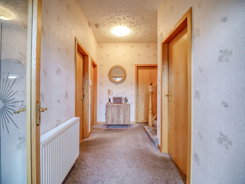 Property photo 3 of 17 Hallway