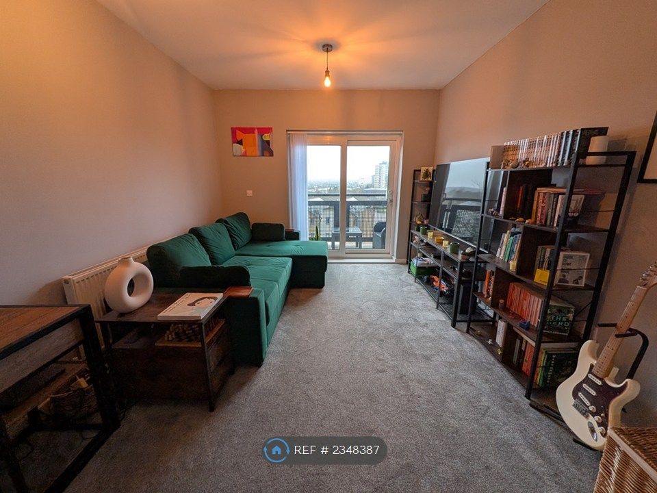 Property photo 1 of 13 Living Room
