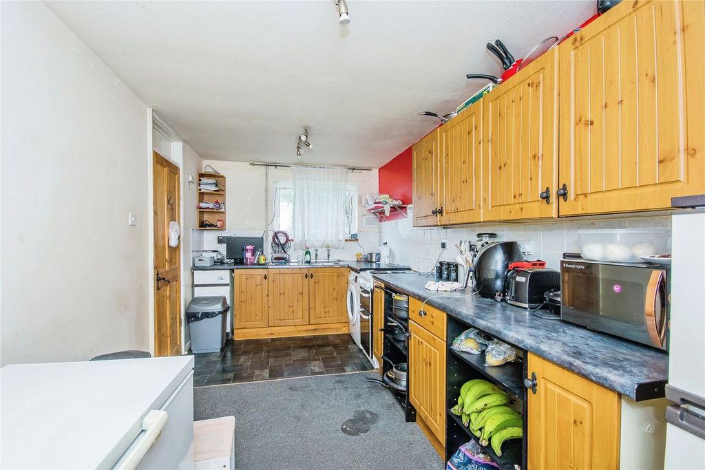 Property photo 2 of 9 Kitchen