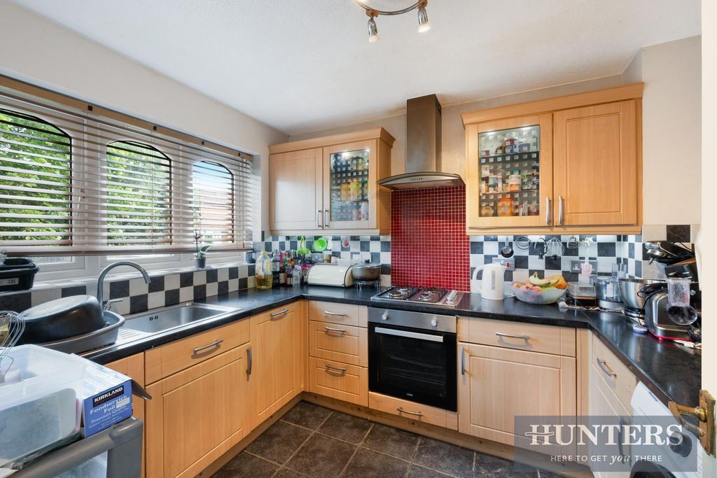 Property photo 2 of 11 Hambleton Close 20 (2).Jpg