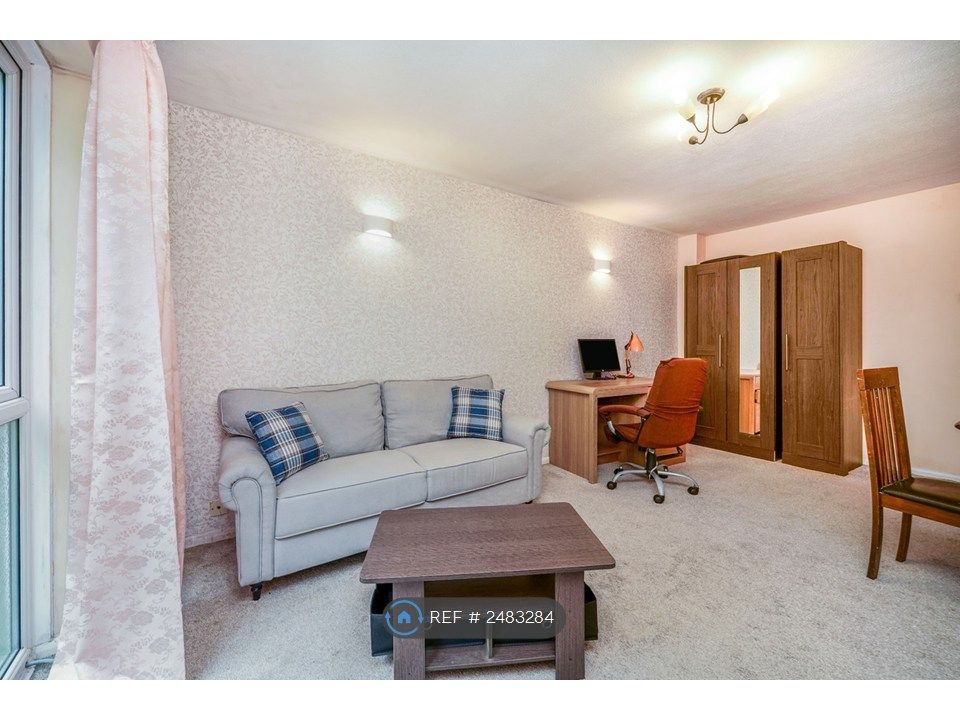 Property photo 3 of 35