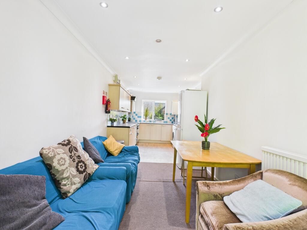 Property photo 2 of 9 Image