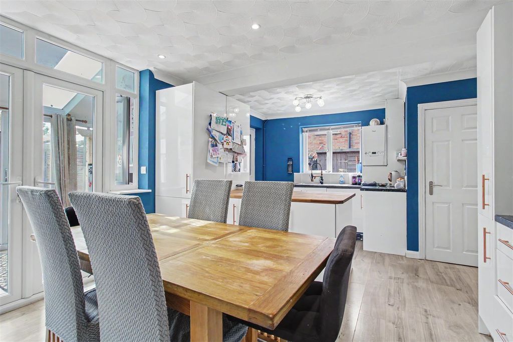 Property photo 3 of 20 Kitchen Diner