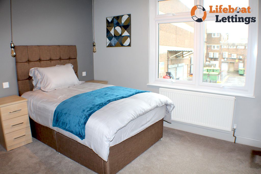 Property photo 1 of 11 Bedroom 2A