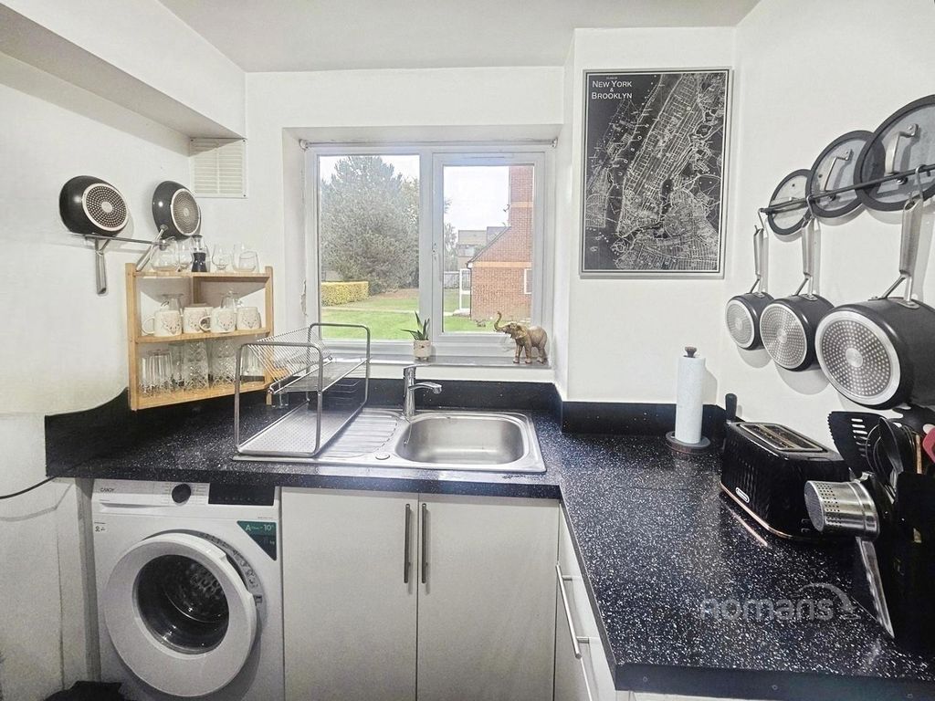 Property photo 2 of 11 Pbox-Img.Jpg
