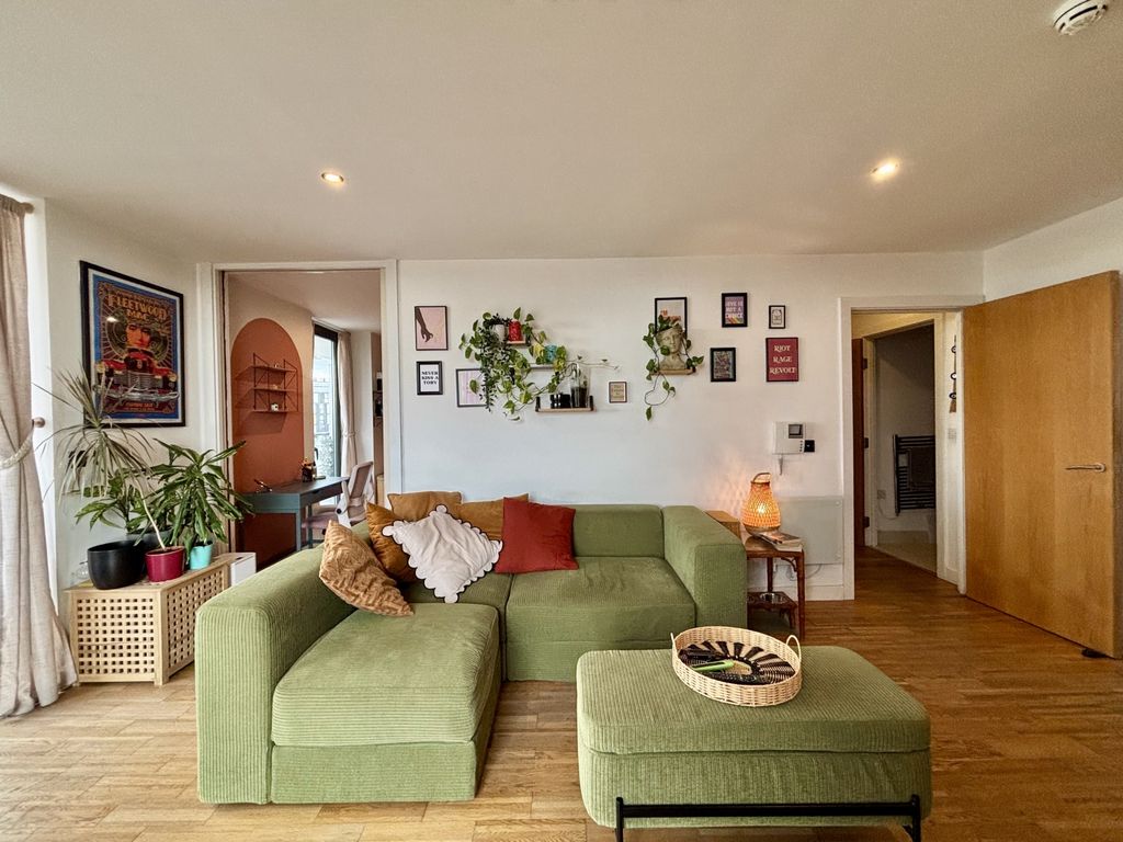 Property photo 3 of 19 Image00008