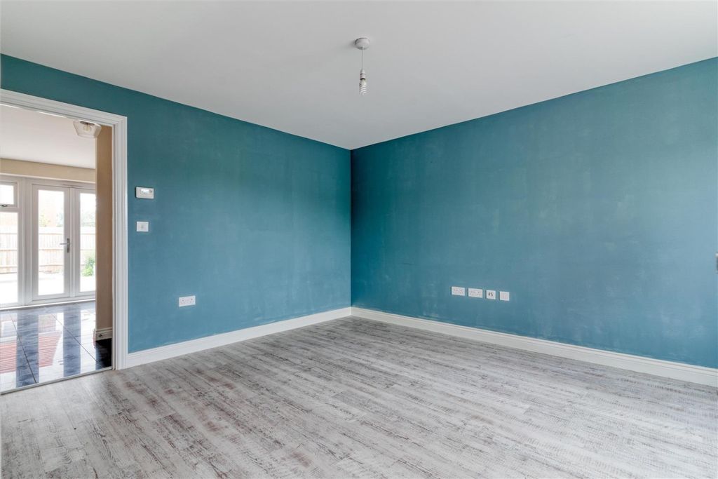 Property photo 2 of 18 4766112