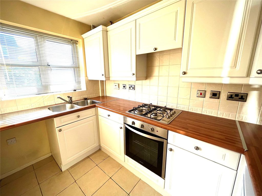 Property photo 2 of 7 Picture No. 12