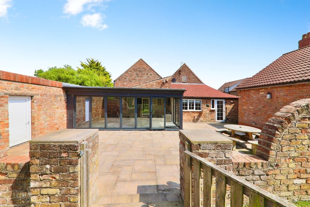 Property photo 2 of 22 4825802