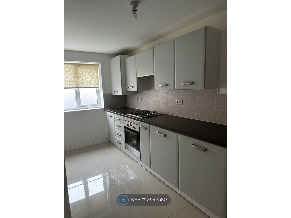 Property photo 3 of 16 Kitchen