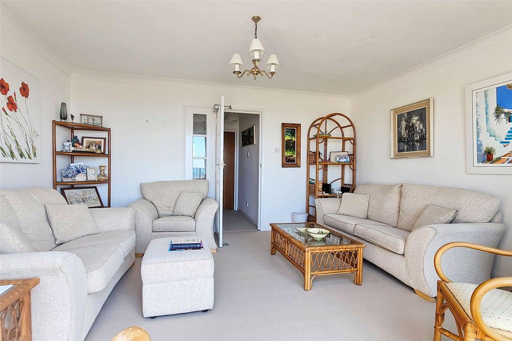 Property photo 3 of 22 Picture No. 06