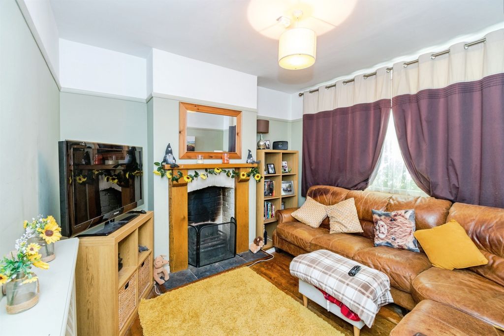Property photo 2 of 26