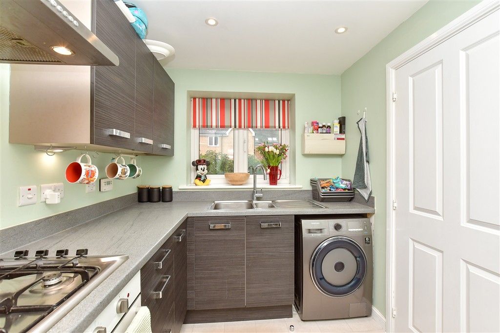 Property photo 1 of 10 Kitchen