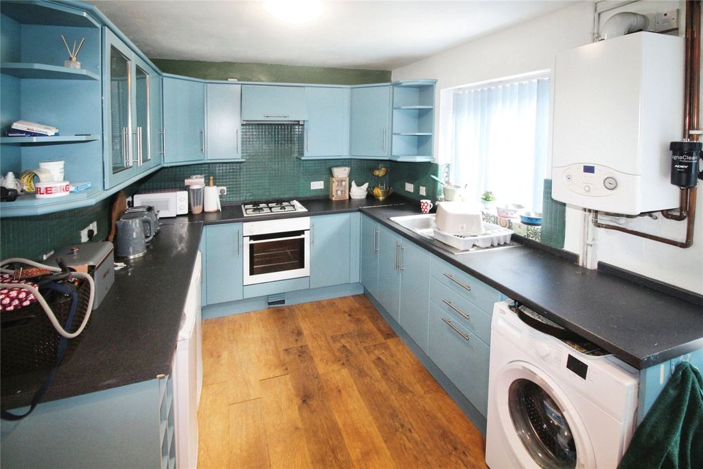 Property photo 3 of 7 Kitchen