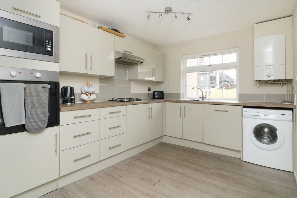 Property photo 2 of 9 1059274