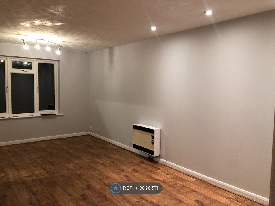 Property photo 1 of 10 Living Room