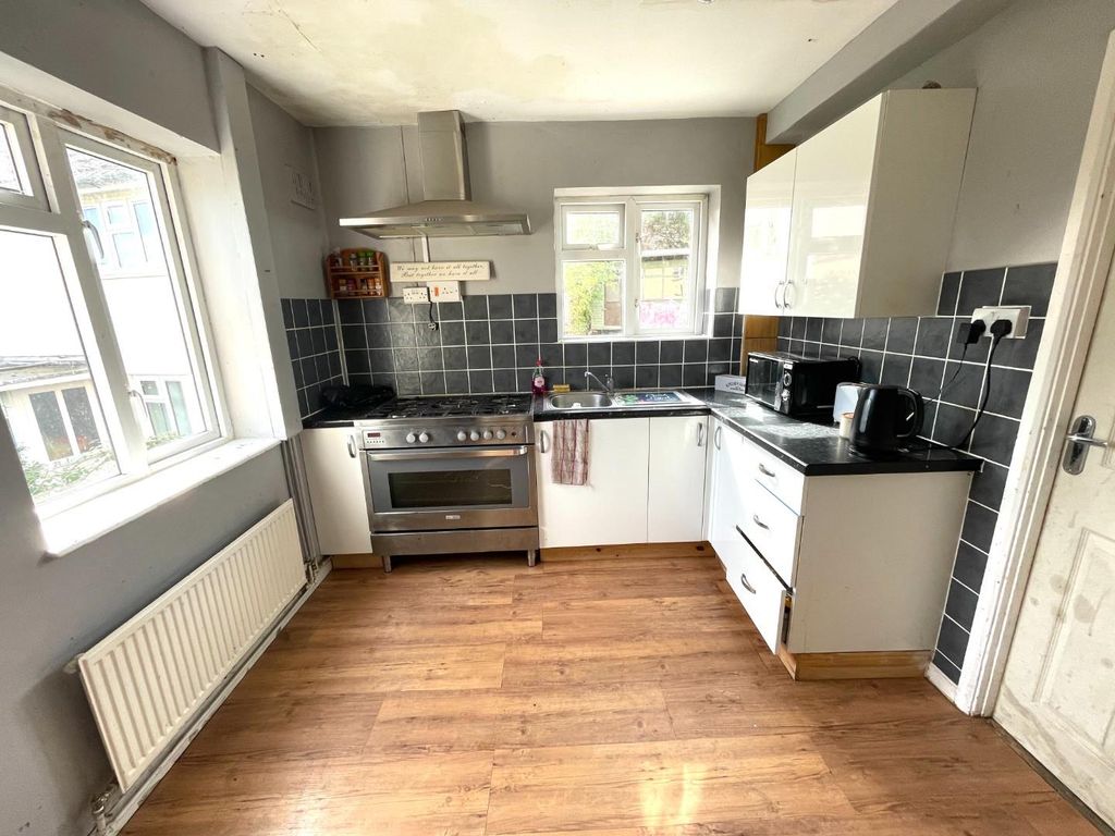 Property photo 3 of 8 Kitchen.Jpg