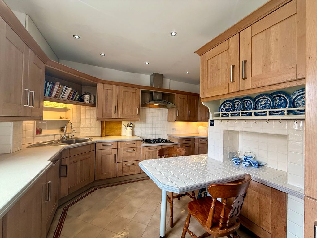 Property photo 2 of 17 Kitchen