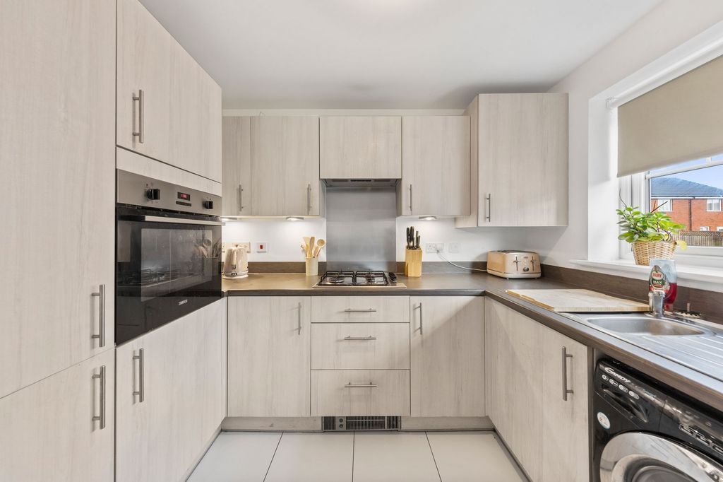 Property photo 2 of 23