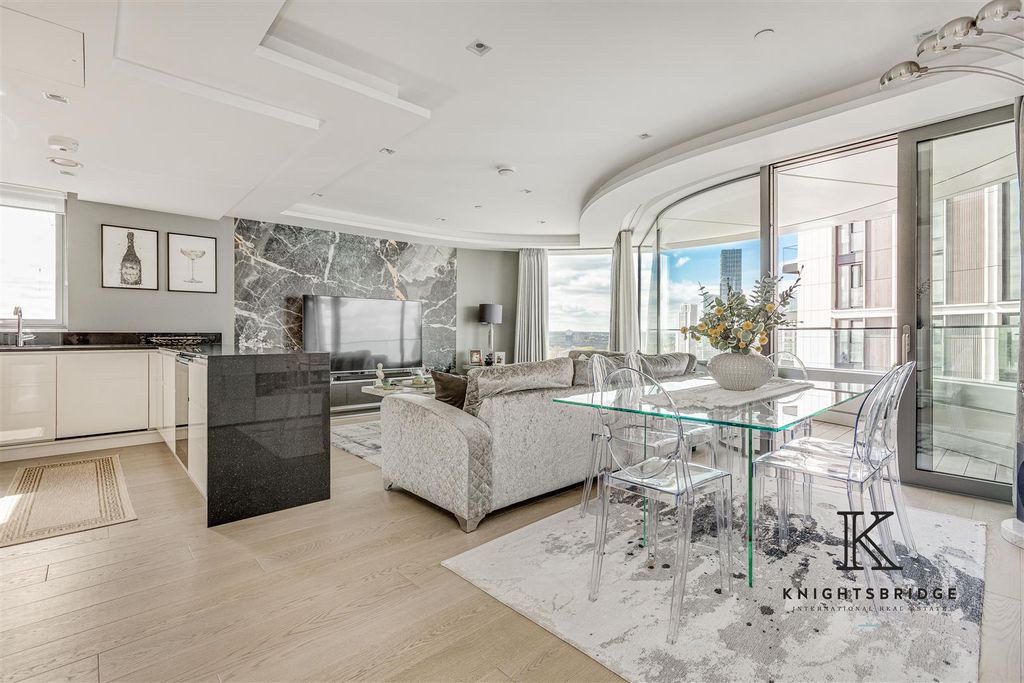 Property photo 1 of 18 Living/Kitchen