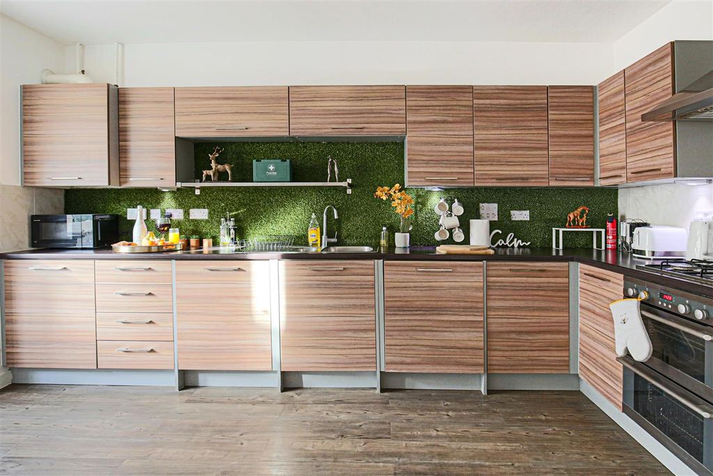 Property photo 2 of 27 Kitchen 6.Jpg