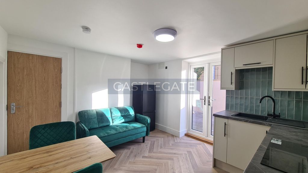 Property photo 2 of 12 20251202_110623