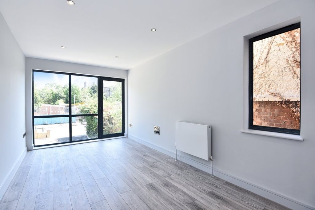 Property photo 2 of 7 333379 (1)