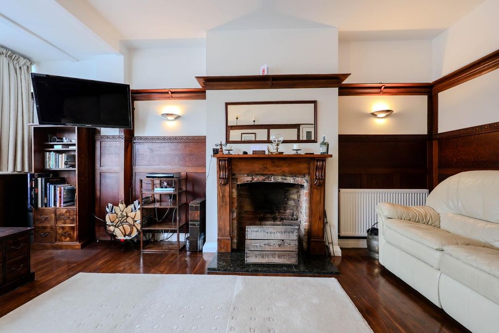 Property photo 3 of 32 Ground Floor Lounge