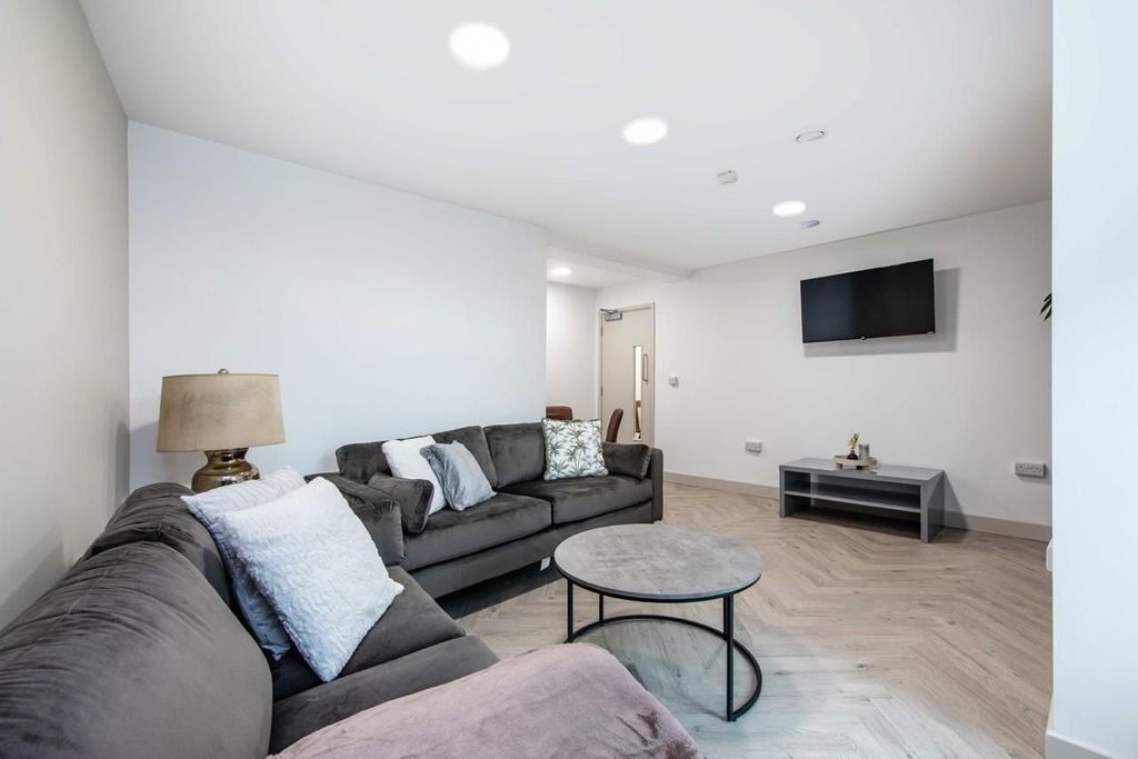 Property photo 1 of 12 Picture No. 04