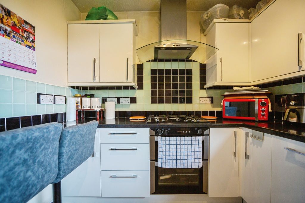 Property photo 2 of 16 Kitchen