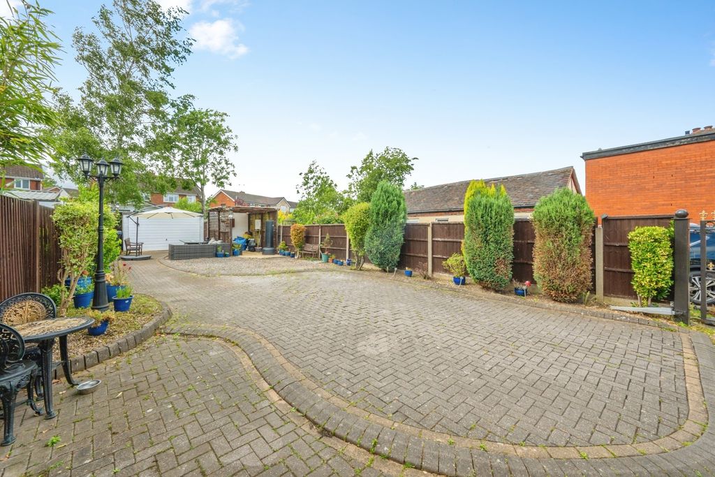 Property photo 2 of 28 Pbox-Img.Jpg