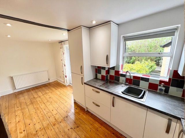 Property photo 2 of 21 Eat-In Kitchen