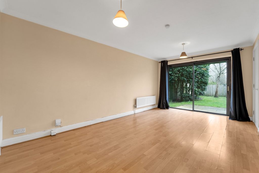 Property photo 3 of 10 692682