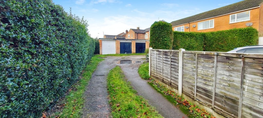 Property photo 3 of 18 Driveway
