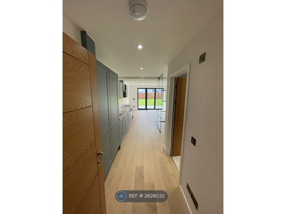 Property photo 2 of 10 Entrance