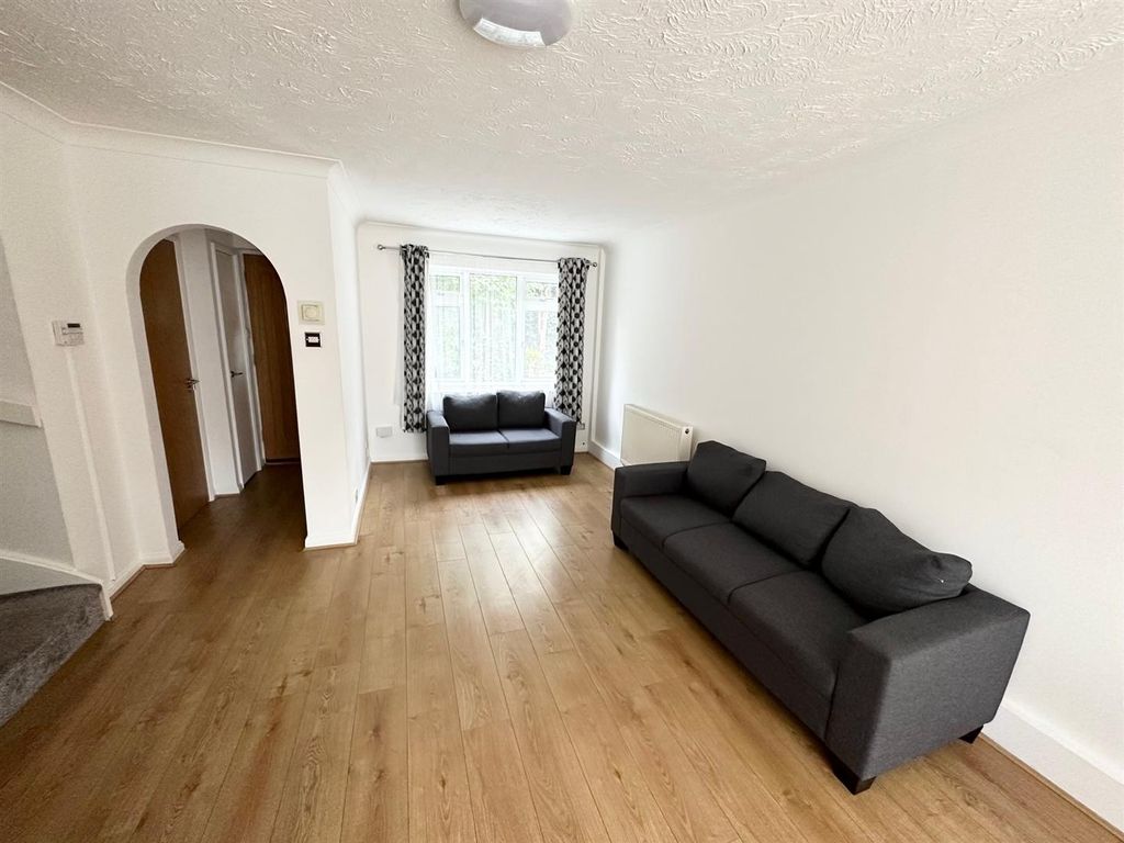 Property photo 3 of 12 69 liv.Jpg