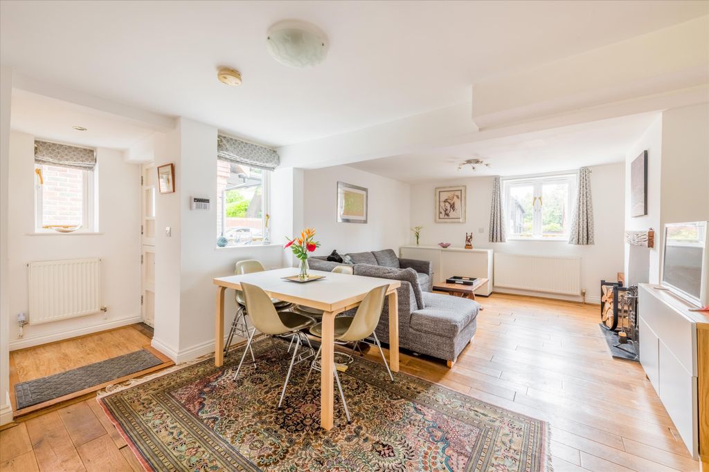 Property photo 2 of 18 Image