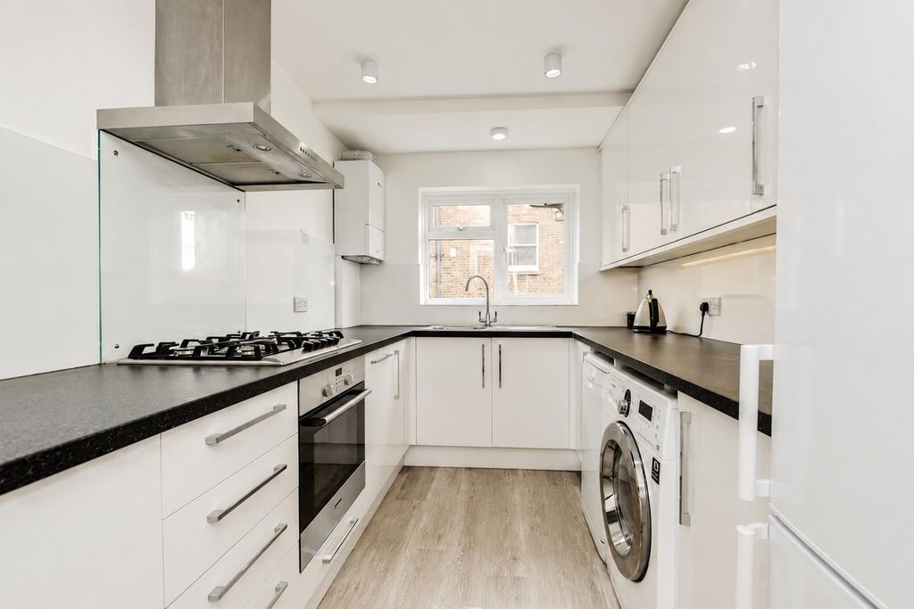 Property photo 3 of 11 Kitchen.Png