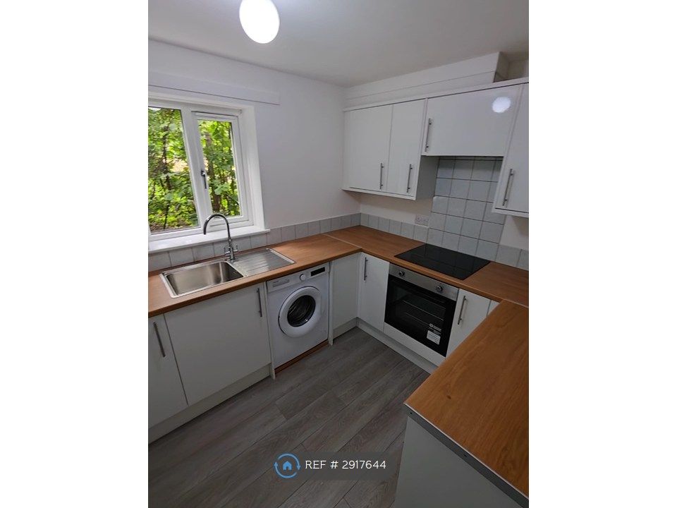 Property photo 3 of 14 Kitchen