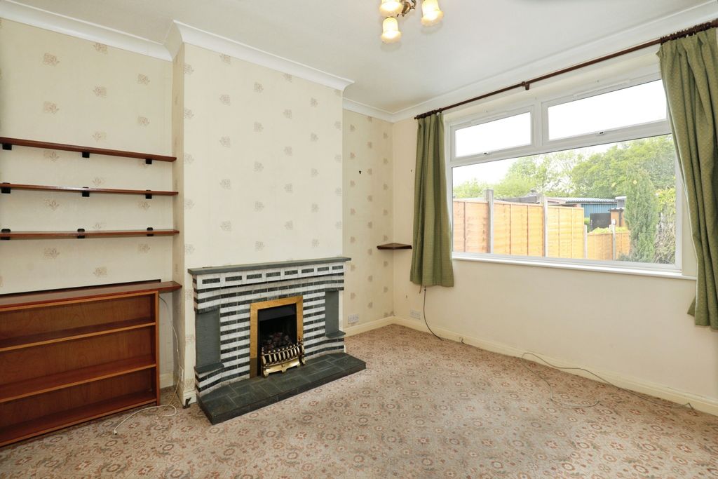 Property photo 3 of 10 Dining Room