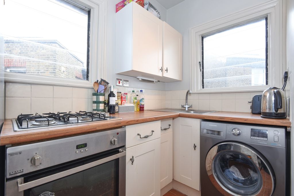 Property photo 2 of 6 Kitchen