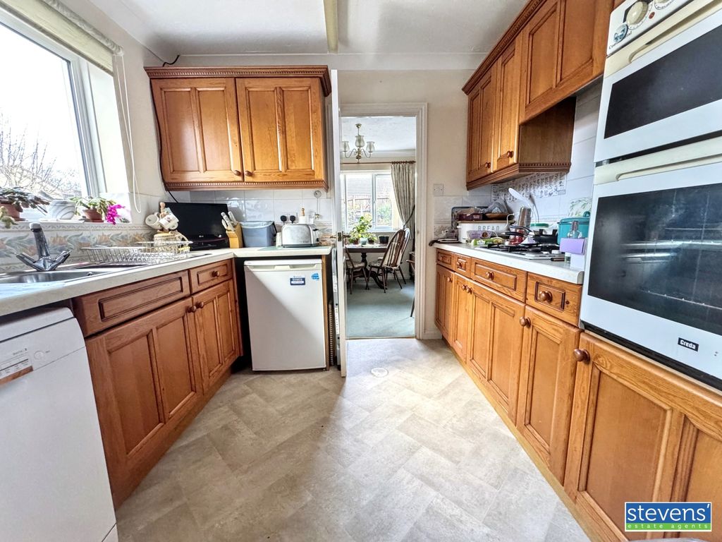 Property photo 3 of 10 Image00005