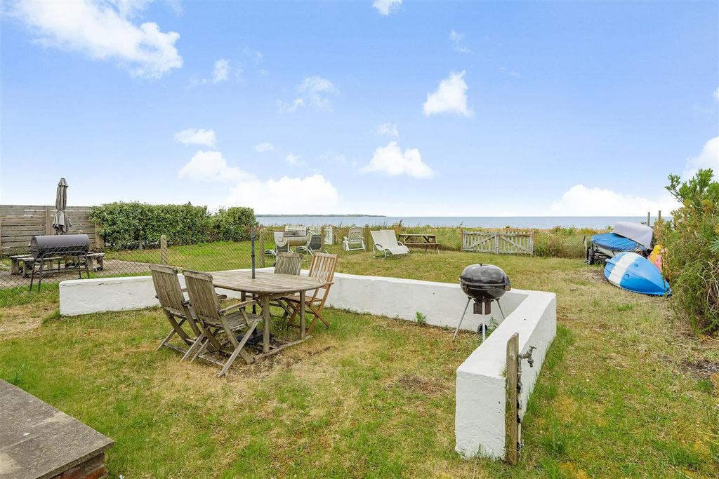 Property photo 3 of 16 Faversham Road, Seasalter, Whitstable