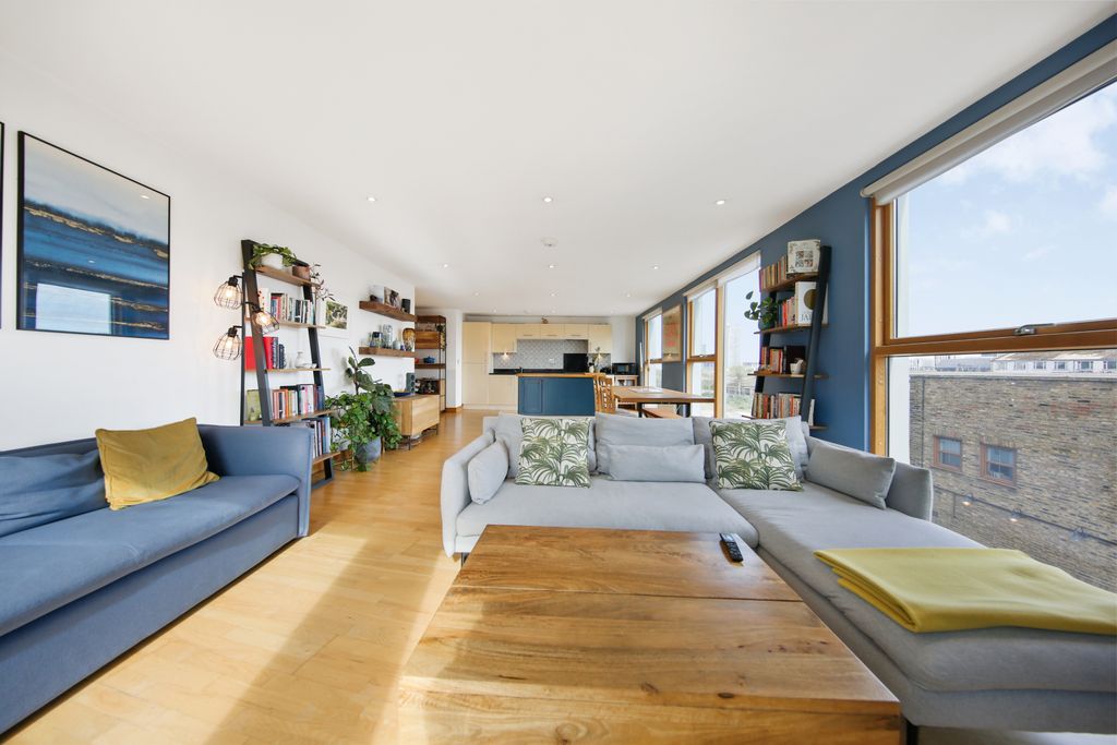 Property photo 1 of 23 Spacious 2 Bed 2 Bath Lateral Apartment For Sale In E3