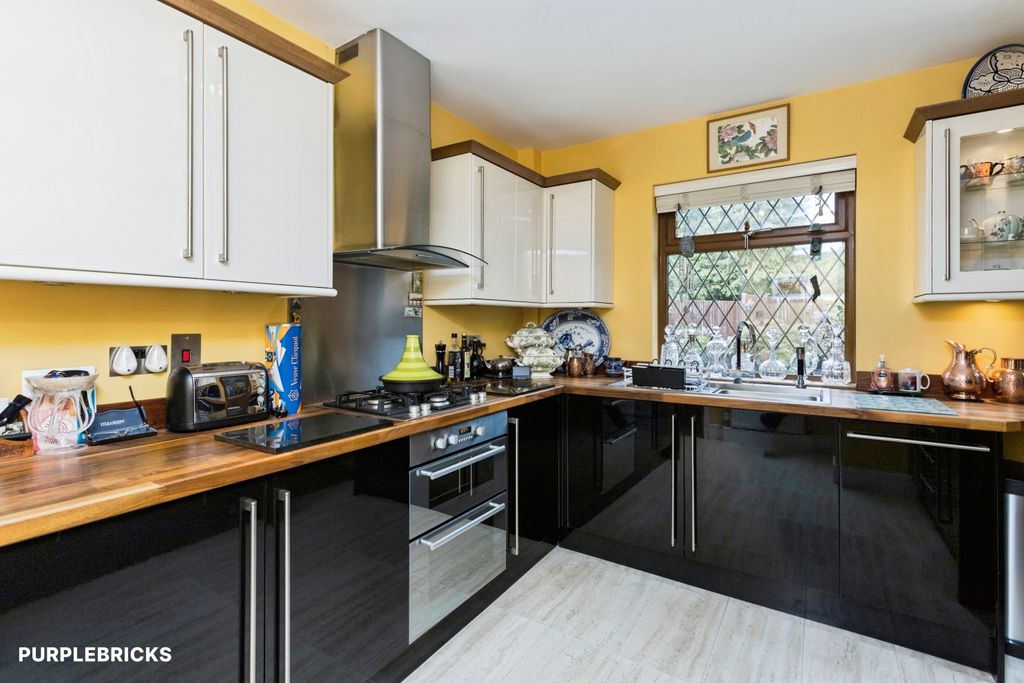 Property photo 3 of 25